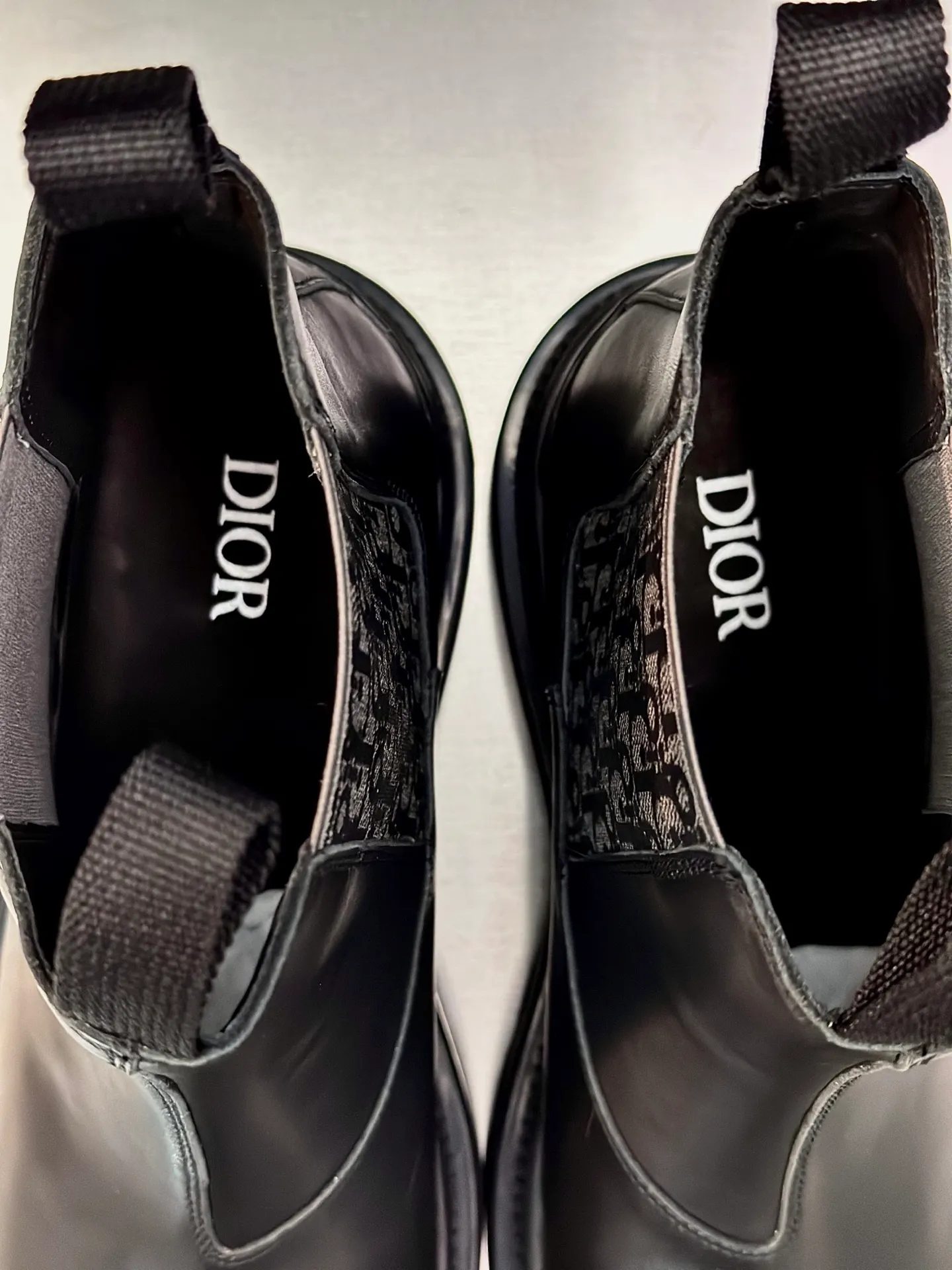 Men's shoes 💰920 Dior Dior high-top sneakers, top-quality goods produced in Dongguan, show version, leading counter trial style, Nappa cowhide material, light and breathable, soft and comfortable, easier to put on and take off, calfskin leather edging, distinctive sports style, genuine leather tongue Dior letter badge, showing the brand style, lightweight embossed pattern rubber sole, light and genuine leather feet, with original packaging Size: 39-40-41-42-43-44 (45, 46 customized) leather shoe size